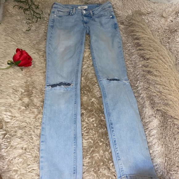 Forever 21 Ripped Jeans - Picture 3 of 3